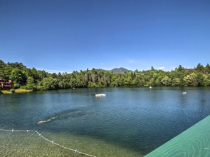 Resort Condo w/ Lake + Pool ~ 5 Mi to Flume Gorge!