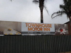 Town House Motor Inn