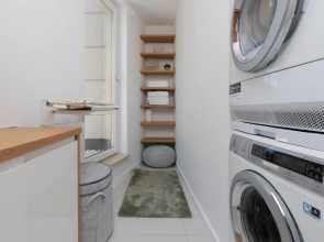 Penthouse with private jacuzzi by Renters Prestige