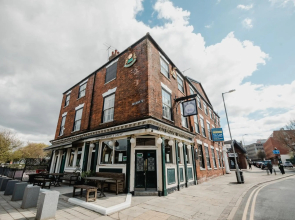 Hullidays-Theatre Hideout Apartment