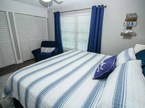 Colony Beach Club 233