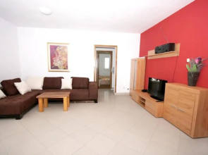 Apartment with 3 bedrooms in Zrnovo with wonderful sea view shared pool furnished balcony 80 m from the beach