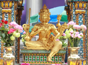 Rambuttri Village Inn & Plaza