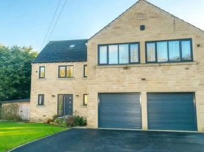 12 Guests - Hot Tub - Free Parking in Huddersfield