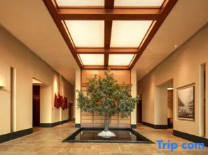 Atour Hotel Wenzhou South Station Yintai Department Store