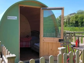 Green Dragon and Kitchen Pod - Sleeps 2 & Parking