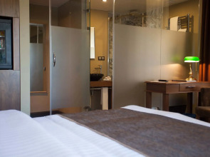 Juliet Rooms & Kitchen