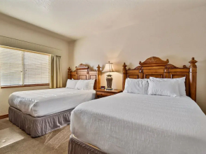 Villa 2055 2 Queen Beds - 1 Bedroom 1 Bath No Kitchen 1 Villa