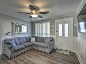 Beach Block Wildwood Condo - Proximity to Dining!