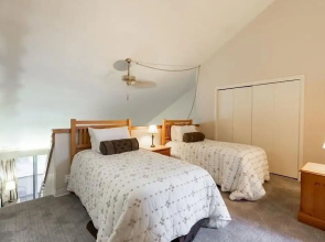 17 Vail Road 3 Bedroom Condo by RedAwning