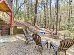 Secluded Cherry Log Cabin w/ Hot Tub + Swings!