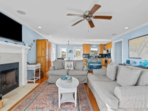 Downeast Retreat 4 Bedroom Home by RedAwning
