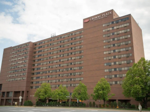 Crowne Plaza Suites MSP Airport - Mall of America by IHG