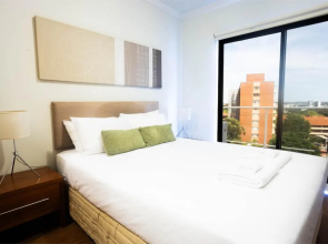 Lovely 2BR Apartment in West Perth With Parking!