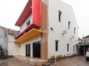 RedDoorz Plus near Trans Studio Cibubur 2