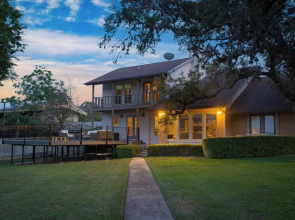 Travis by Avantstay Waterfront Lake Retreat