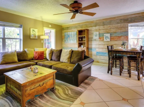 Deck, Fire Pit & Grill: Port Isabel Home!
