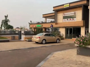 Maxbe Continental Hotel