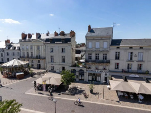 APPARTEMENT DUPLEX SAUMUR CENTRE, refait à neuf, à proximité du château