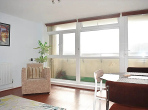2 Bedroom Flat With Balcony Overlooking the Sea