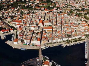 Seaview Apartment in Dalmatia With Balcony