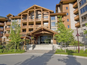 First Tracks Lodge, by Lodging Ovations