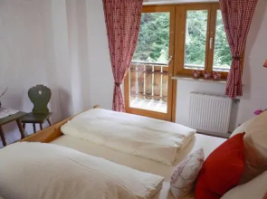 Dreimäderlhaus am Berg