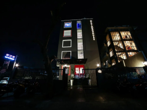 OYO Townhouse 053 Gomti Nagar