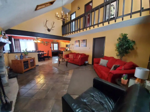 Chalet renovated Near Casino, Camelback , Kalahari water park Mount Pocono