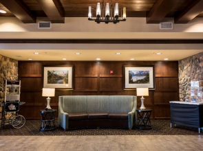 Holiday Inn Express & Suites