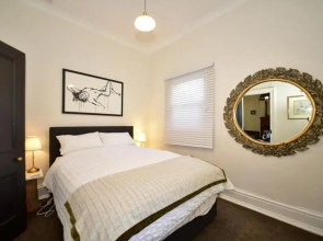 Macleay Cottage with plunge pool and local arts