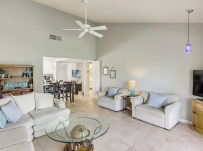 Golf & Swim: Country Club Condo in Palm Desert