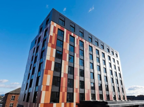 Spacious studio apartment in the heart of Oldham