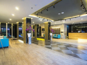 Отель Sevn Legian