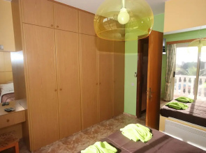 2 Bedroom House near Tombs of the Kings