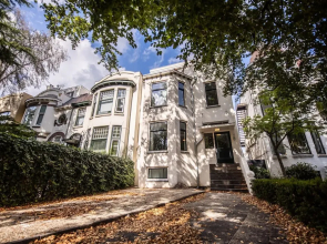 Spacious 2 Bedroom Serviced Apartments 71-77m2