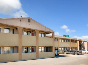 Desert Sands Inn & Suites