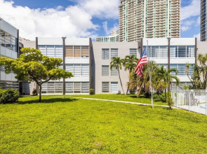 Artrageous on the river By RocketStay