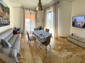 TORRE D'AVORIO APPARTAMENTO 126 mq piu'terrazzo 25 mq - totalmente rinnovato- 250 m dal centro - SKY e NETFLIX - parcheggio a pagamento 15 euro al giorno da prenotare in anticipo salvo disponibilità