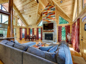 Broken Bow Cabin w/ Hot Tub & Outdoor Fireplace!
