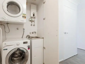 9 'Shoal Bay Beach Apartments' 2 Shoal Bay Road -Air Conditioning And Complex Swimming Pool