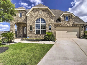 Spacious Cypress Home in Fairfield Community!