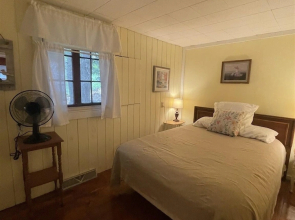 Little Sandy-limit 8 3 Bedroom Cottage by RedAwning