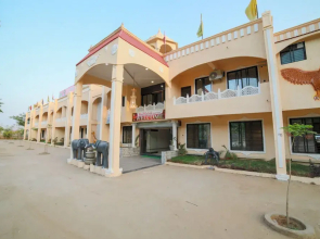 Oyo 37826 Rajmahal Khindsi Resort