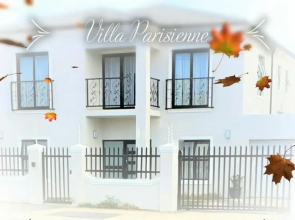 Modern upmarket 5 bedroom, 4 bathroom Halaal Guest house- Villa with pool, central to CTown