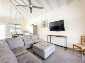 Charming 2BR Apt With Tropical Garden Pool