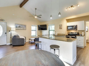 St Cloud Vacation Rental - Walk to Lakefront Park!