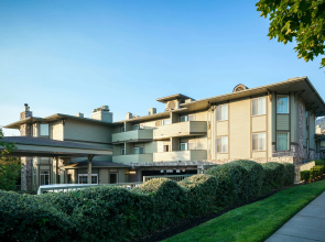 Plaza Inn & Suites at Ashland Creek