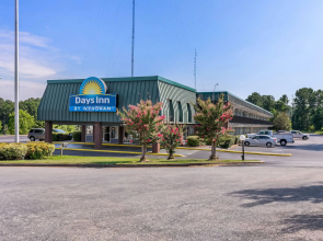 Days Inn by Wyndham Seneca / Clemson Area