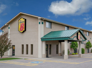 Super 8 by Wyndham Willmar